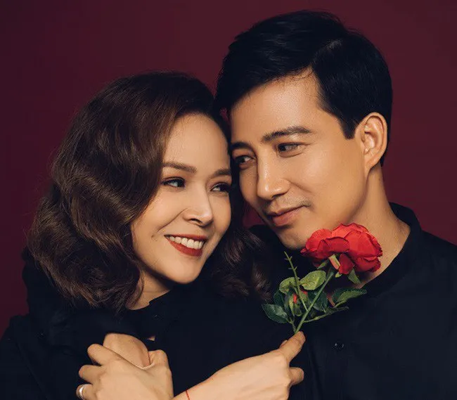 Diễm Hương diễn lại màn rót nước sôi lên tay BTV Kim Ngân - Ảnh 2. Diễm Hương diễn lại màn rót nước sôi lên tay BTV Kim Ngân - Ảnh 2.