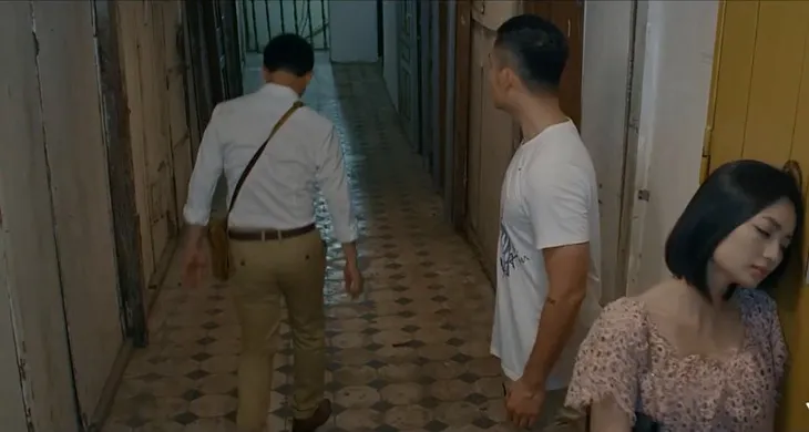 Hoa hồng trên ngực trái - Tập 21: Khuê (Hồng Diễm) sảy thai do lỗi vô ý của Bảo (Hồng Đăng) - Ảnh 4. Hoa hồng trên ngực trái - Tập 21: Khuê (Hồng Diễm) sảy thai do lỗi vô ý của Bảo (Hồng Đăng) - Ảnh 4.