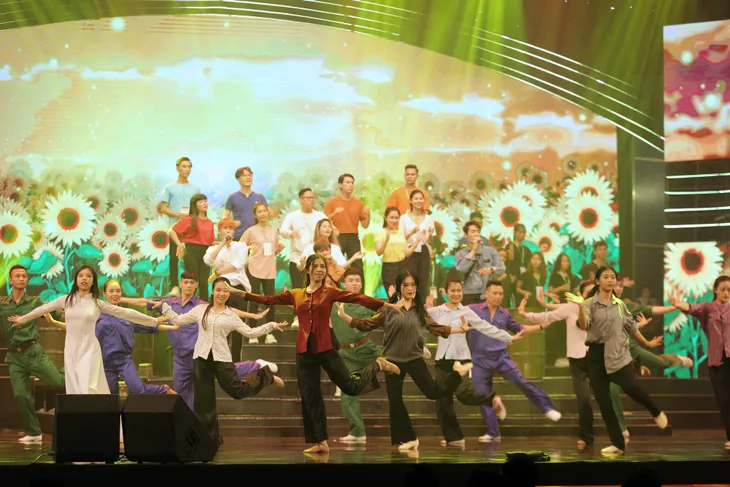 Những hình ảnh ấn tượng trong buổi tổng duyệt Cả nước chung tay vì người nghèo 2019 - Ảnh 7. Những hình ảnh ấn tượng trong buổi tổng duyệt Cả nước chung tay vì người nghèo 2019 - Ảnh 7.