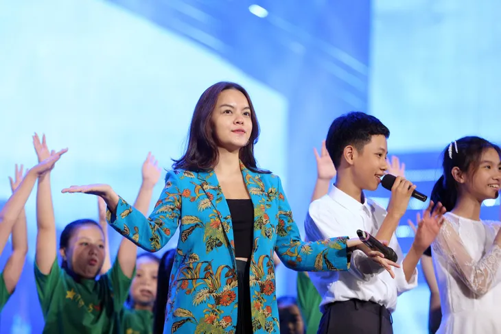 Những hình ảnh ấn tượng trong buổi tổng duyệt Cả nước chung tay vì người nghèo 2019 - Ảnh 41. Những hình ảnh ấn tượng trong buổi tổng duyệt Cả nước chung tay vì người nghèo 2019 - Ảnh 41.
