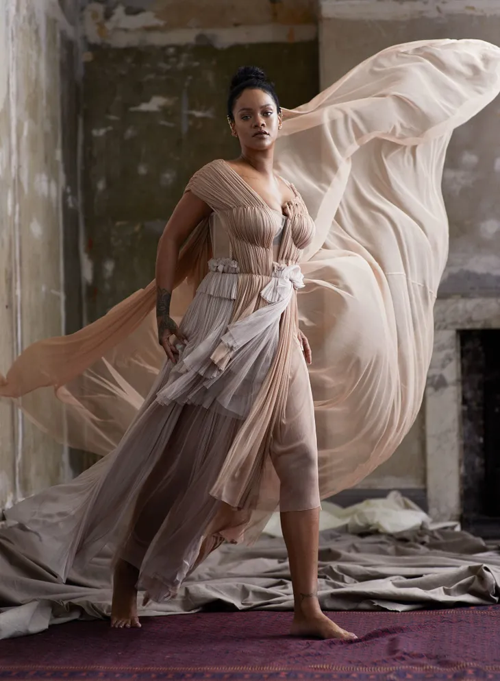 Rihanna mặn mà trên Vogue - Ảnh 2. Rihanna mặn mà trên Vogue - Ảnh 2.