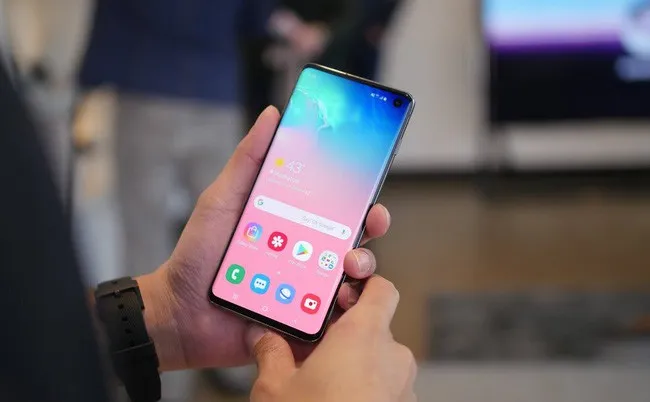 Samsung sẽ sớm vá vấn đề nhận dạng vân tay trên Galaxy S10 - Ảnh 1. Samsung sẽ sớm vá vấn đề nhận dạng vân tay trên Galaxy S10 - Ảnh 1.