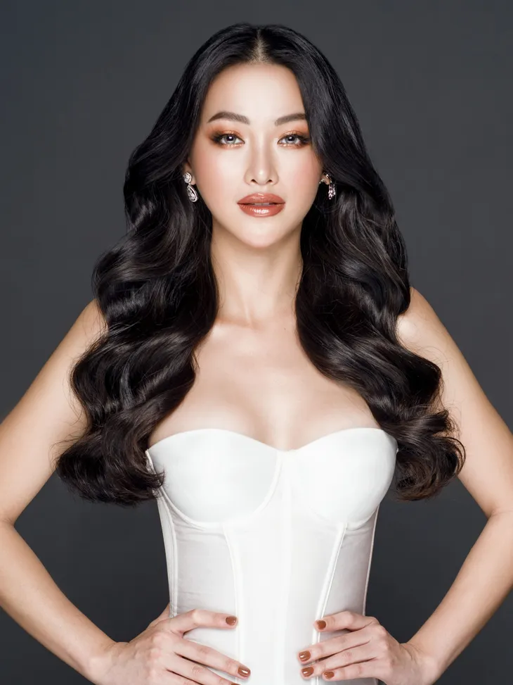 Phương Khánh tung bộ ảnh cuối cùng đội vương miện 3,5 tỷ trước Chung kết Miss Earth 2019 - Ảnh 18. Phương Khánh tung bộ ảnh cuối cùng đội vương miện 3,5 tỷ trước Chung kết Miss Earth 2019 - Ảnh 18.