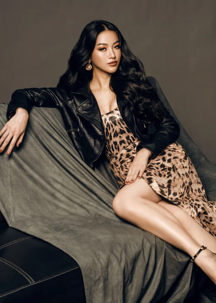 Phương Khánh tung bộ ảnh cuối cùng đội vương miện 3,5 tỷ trước Chung kết Miss Earth 2019 - Ảnh 11. Phương Khánh tung bộ ảnh cuối cùng đội vương miện 3,5 tỷ trước Chung kết Miss Earth 2019 - Ảnh 11.