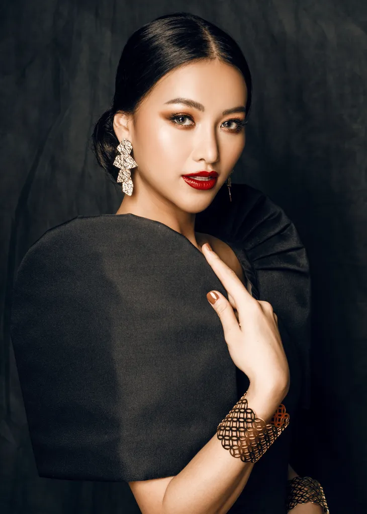 Phương Khánh tung bộ ảnh cuối cùng đội vương miện 3,5 tỷ trước Chung kết Miss Earth 2019 - Ảnh 4. Phương Khánh tung bộ ảnh cuối cùng đội vương miện 3,5 tỷ trước Chung kết Miss Earth 2019 - Ảnh 4.