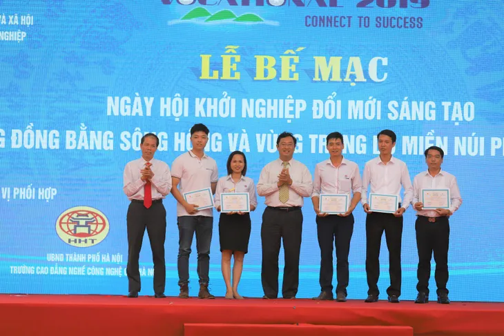 Brick one đăng quang cuộc thi khởi nghiệp ĐMST vùng Đồng bằng sông Hồng và Trung du miền núi phía Bắc - Ảnh 2. Brick one đăng quang cuộc thi khởi nghiệp ĐMST vùng Đồng bằng sông Hồng và Trung du miền núi phía Bắc - Ảnh 2.