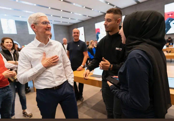 CEO Tim Cook: Apple luôn cố gắng giữ giá iPhone ở mức thấp nhất! - Ảnh 1. CEO Tim Cook: Apple luôn cố gắng giữ giá iPhone ở mức thấp nhất! - Ảnh 1.