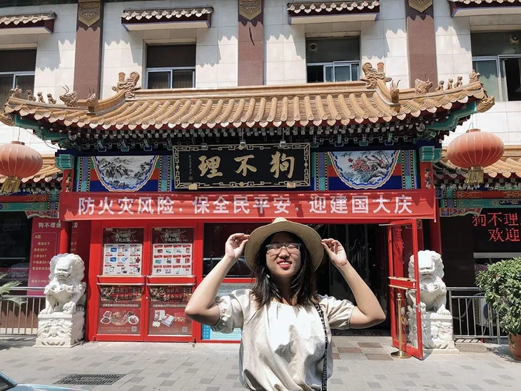 Không phải hotgirl nhưng cựu sinh viên trường Báo vẫn sở hữu lượng fan đông đảo - Ảnh 1. Không phải hotgirl nhưng cựu sinh viên trường Báo vẫn sở hữu lượng fan đông đảo - Ảnh 1.