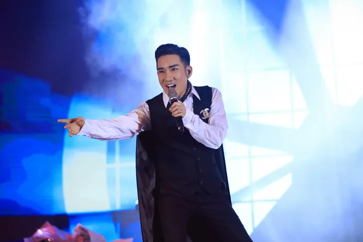 Quang Hà bùng nổ trong liveshow dù chỉ chuẩn bị trong 2 ngày sau vụ cháy sân khấu - Ảnh 10. Quang Hà bùng nổ trong liveshow dù chỉ chuẩn bị trong 2 ngày sau vụ cháy sân khấu - Ảnh 10.