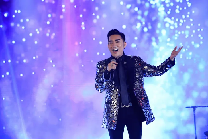 Quang Hà bùng nổ trong liveshow dù chỉ chuẩn bị trong 2 ngày sau vụ cháy sân khấu - Ảnh 12. Quang Hà bùng nổ trong liveshow dù chỉ chuẩn bị trong 2 ngày sau vụ cháy sân khấu - Ảnh 12.