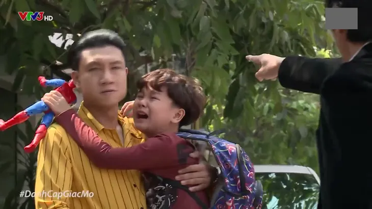 Đánh cắp giấc mơ - Tập 41: Hải Vân bị đòi mất con, Đức chết đứng biết mình là... kẻ đổ vỏ - Ảnh 3. Đánh cắp giấc mơ - Tập 41: Hải Vân bị đòi mất con, Đức chết đứng biết mình là... kẻ đổ vỏ - Ảnh 3.
