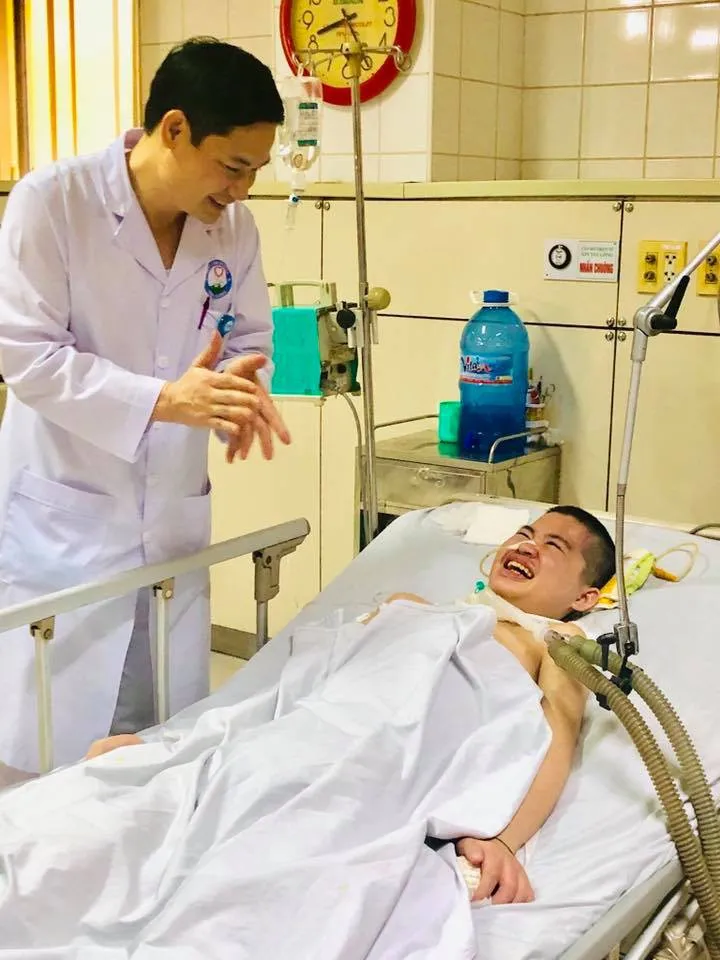 Kỳ diệu: Cậu bé tỉnh dậy sau gần 2 năm sống thực vật - Ảnh 1.
