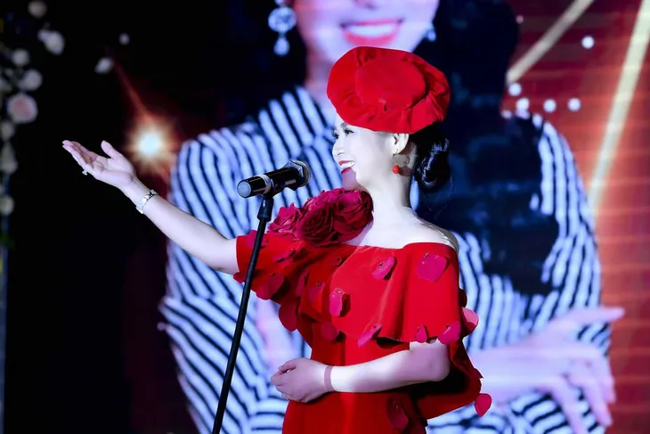 Bùi Thanh Hương xuất hiện rạng rỡ tại Happy Women Leader Global Award 2019 - Ảnh 8. Bùi Thanh Hương xuất hiện rạng rỡ tại Happy Women Leader Global Award 2019 - Ảnh 8.
