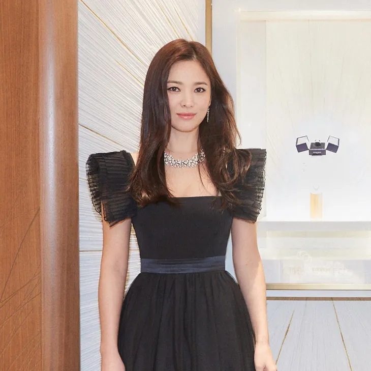 Song Hye Kyo đẹp xuất sắc khi đi dự sự kiện - Ảnh 4. Song Hye Kyo đẹp xuất sắc khi đi dự sự kiện - Ảnh 4.