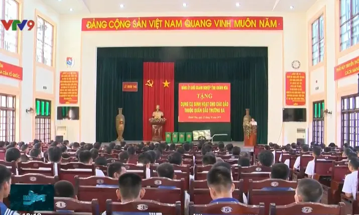 Trao dụng cụ sinh hoạt hỗ trợ cho các đảo ở Trường Sa - Ảnh 1. Trao dụng cụ sinh hoạt hỗ trợ cho các đảo ở Trường Sa - Ảnh 1.