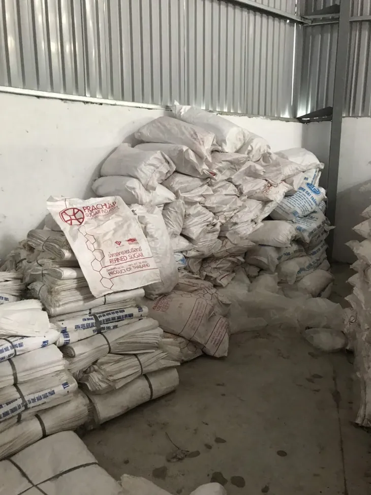 Bình Dương: Thu giữ gần 250 tấn đường cát nhập lậu - Ảnh 1. Bình Dương: Thu giữ gần 250 tấn đường cát nhập lậu - Ảnh 1.