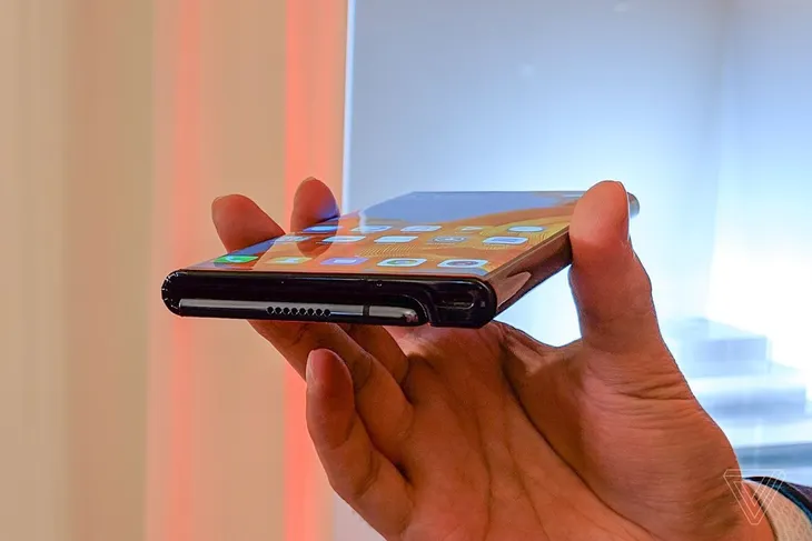 Huawei cho người dùng đặt mua smartphone Mate X với giá 2.400 USD - Ảnh 1. Huawei cho người dùng đặt mua smartphone Mate X với giá 2.400 USD - Ảnh 1.