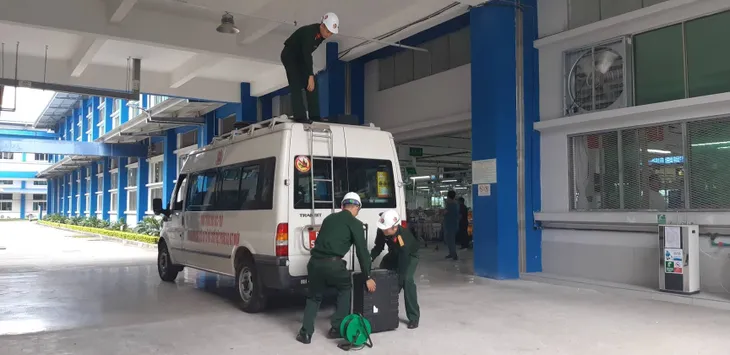 Vụ công nhân liên tiếp nhập viện ở Nam Định: Binh chủng Hóa học vào cuộc điều tra nguyên nhân - Ảnh 2. Vụ công nhân liên tiếp nhập viện ở Nam Định: Binh chủng Hóa học vào cuộc điều tra nguyên nhân - Ảnh 2.