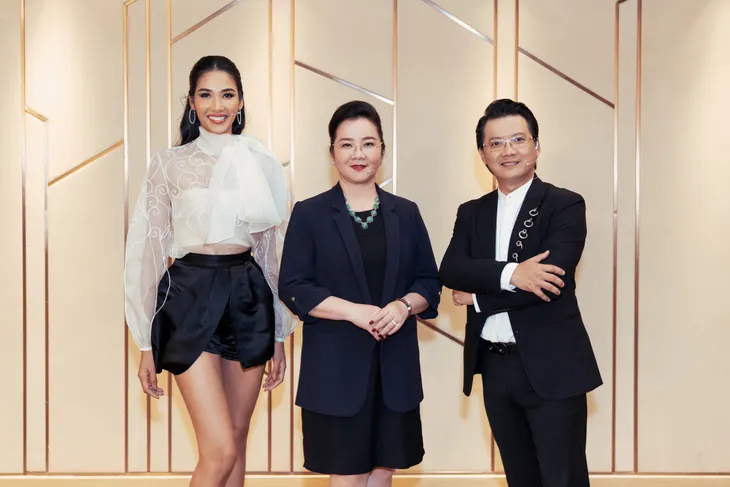 Tôi là Hoa hậu Hoàn vũ Việt Nam 2019 - Tập 4: Vì sao Hoàng Thùy mắng thí sinh nuôi ong tay áo? - Ảnh 1. Tôi là Hoa hậu Hoàn vũ Việt Nam 2019 - Tập 4: Vì sao Hoàng Thùy mắng thí sinh nuôi ong tay áo? - Ảnh 1.