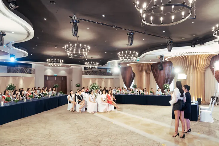 Tôi là Hoa hậu Hoàn vũ Việt Nam 2019 - Tập 4: Vì sao Hoàng Thùy mắng thí sinh nuôi ong tay áo? - Ảnh 2. Tôi là Hoa hậu Hoàn vũ Việt Nam 2019 - Tập 4: Vì sao Hoàng Thùy mắng thí sinh nuôi ong tay áo? - Ảnh 2.