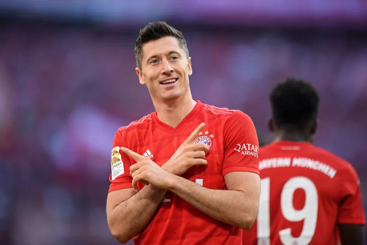 Lewandowski lập kỷ lục, Bayern Munich vươn lên đứng đầu BXH Bundesliga - Ảnh 2. Lewandowski lập kỷ lục, Bayern Munich vươn lên đứng đầu BXH Bundesliga - Ảnh 2.