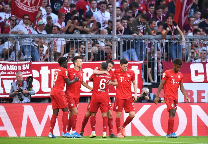 Lewandowski lập kỷ lục, Bayern Munich vươn lên đứng đầu BXH Bundesliga - Ảnh 1. Lewandowski lập kỷ lục, Bayern Munich vươn lên đứng đầu BXH Bundesliga - Ảnh 1.