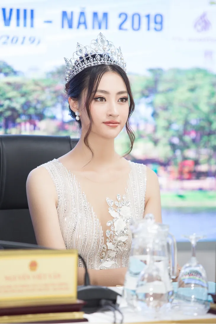 Hoa hậu Lương Thuỳ Linh trở thành Đại sứ Festival Hoa Đà Lạt 2019 - Ảnh 2. Hoa hậu Lương Thuỳ Linh trở thành Đại sứ Festival Hoa Đà Lạt 2019 - Ảnh 2.