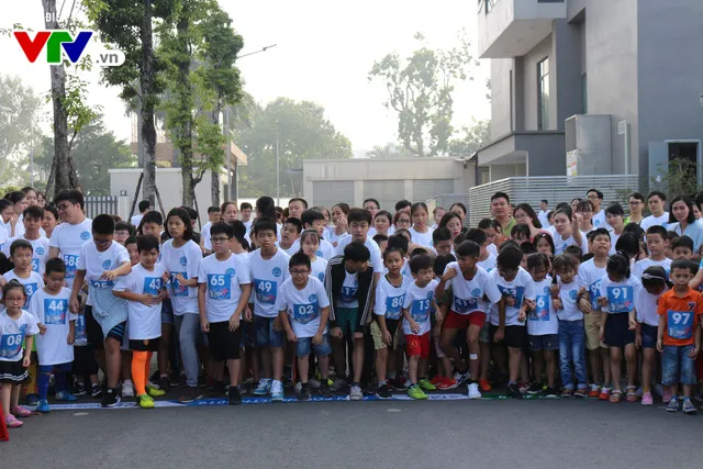500 người cùng chạy bộ vì sức khỏe phụ nữ và trẻ em - Ảnh 2. 500 người cùng chạy bộ vì sức khỏe phụ nữ và trẻ em - Ảnh 2.