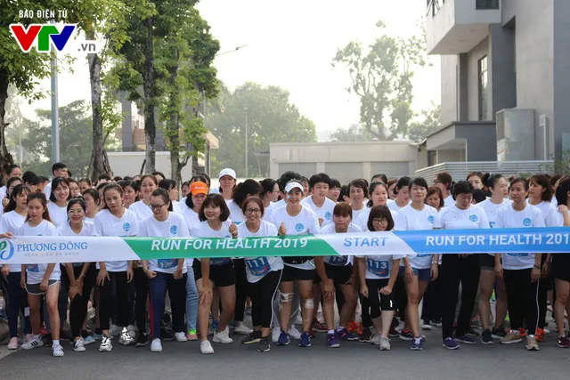 500 người cùng chạy bộ vì sức khỏe phụ nữ và trẻ em - Ảnh 6. 500 người cùng chạy bộ vì sức khỏe phụ nữ và trẻ em - Ảnh 6.