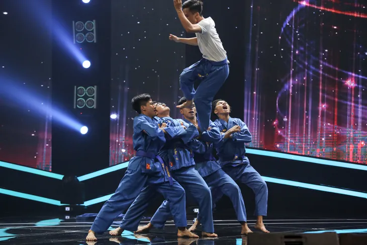 Lấy nước mắt Tim và khán giả bằng tiết mục võ nhạc, IVS Tung cánh giành giải nhất tuần 100 giây rực rỡ - Ảnh 1. Lấy nước mắt Tim và khán giả bằng tiết mục võ nhạc, IVS Tung cánh giành giải nhất tuần 100 giây rực rỡ - Ảnh 1.