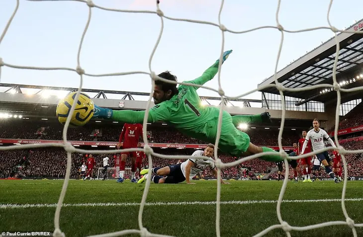 Liverpool 2-1 Tottenham: The Kop tiếp tục bất bại - Ảnh 1. Liverpool 2-1 Tottenham: The Kop tiếp tục bất bại - Ảnh 1.