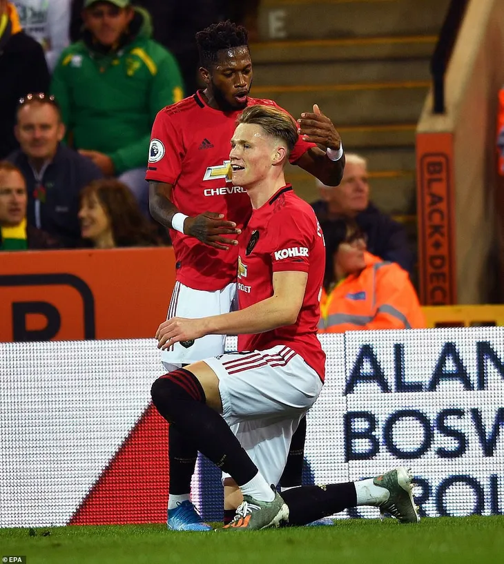 Manchester United là đội đầu tiên ghi 2000 bàn ở giải Ngoại hạng Anh - Ảnh 1. Manchester United là đội đầu tiên ghi 2000 bàn ở giải Ngoại hạng Anh - Ảnh 1.