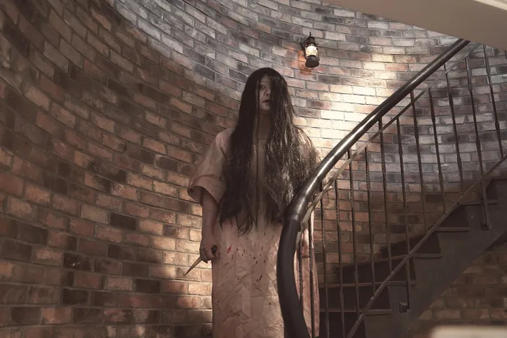 Việt Hương hóa bà mẹ mù trong Sợ rồi à nha! dịp Halloween - Ảnh 2. Việt Hương hóa bà mẹ mù trong Sợ rồi à nha! dịp Halloween - Ảnh 2.