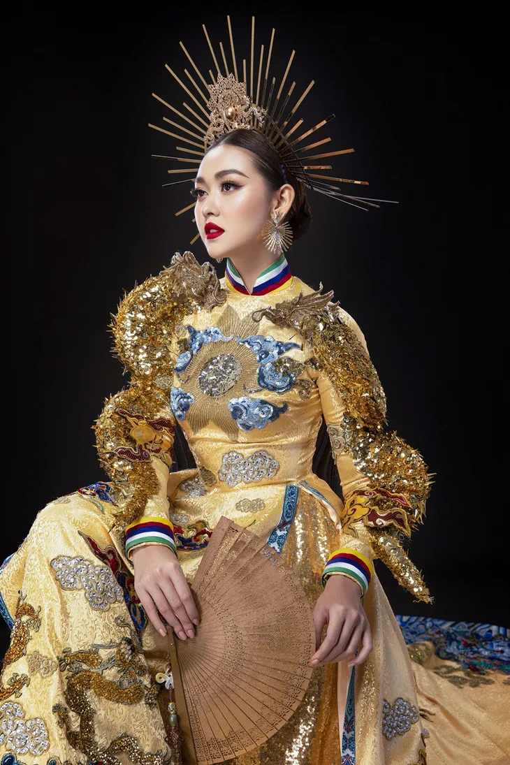 Tường San cầu cứu fan chọn giúp 1 trong 2 bộ quốc phục dự thi Miss International 2019 - Ảnh 7. Tường San cầu cứu fan chọn giúp 1 trong 2 bộ quốc phục dự thi Miss International 2019 - Ảnh 7.