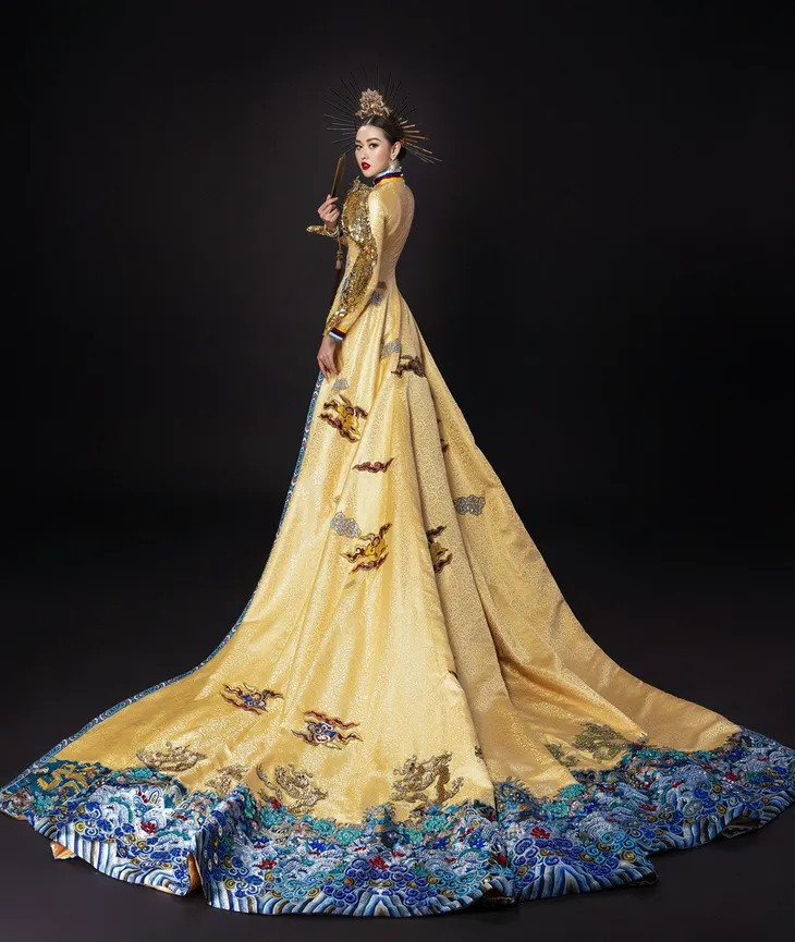 Tường San cầu cứu fan chọn giúp 1 trong 2 bộ quốc phục dự thi Miss International 2019 - Ảnh 4. Tường San cầu cứu fan chọn giúp 1 trong 2 bộ quốc phục dự thi Miss International 2019 - Ảnh 4.