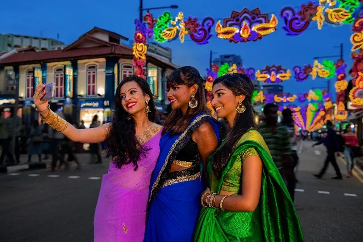 Khám phá lễ hội Ánh sáng Deepavali tại Singapore - Ảnh 1. Khám phá lễ hội Ánh sáng Deepavali tại Singapore - Ảnh 1.