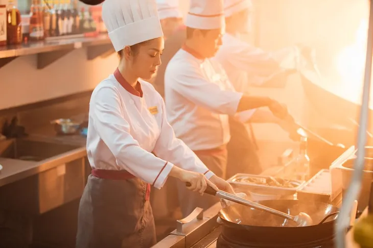 Huỳnh Anh - Dương Cẩm Lynh lần đầu kết đôi trong phim mới - Ảnh 8. Huỳnh Anh - Dương Cẩm Lynh lần đầu kết đôi trong phim mới - Ảnh 8.