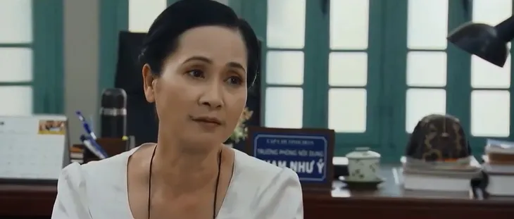 Những nhân viên gương mẫu - Tập 48: Biết Chi là tiểu tam, bà Như Ý lại tỏ ra thông cảm - Ảnh 2. Những nhân viên gương mẫu - Tập 48: Biết Chi là tiểu tam, bà Như Ý lại tỏ ra thông cảm - Ảnh 2.