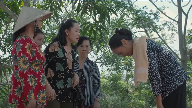 Bán chồng - Tập 30: Thất vọng vì con trai, mẹ Vui tự tử? - Ảnh 2. Bán chồng - Tập 30: Thất vọng vì con trai, mẹ Vui tự tử? - Ảnh 2.