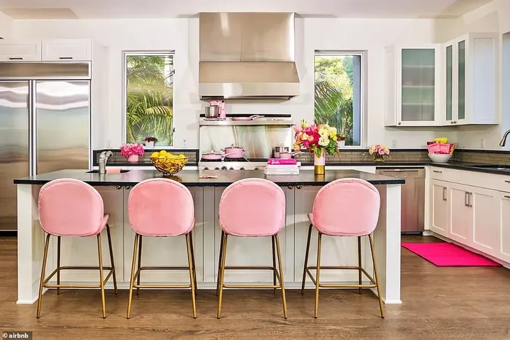 Trải nghiệm cuộc sống như búp bê Barbie tại Ngôi nhà mơ ước - Ảnh 3. Trải nghiệm cuộc sống như búp bê Barbie tại Ngôi nhà mơ ước - Ảnh 3.