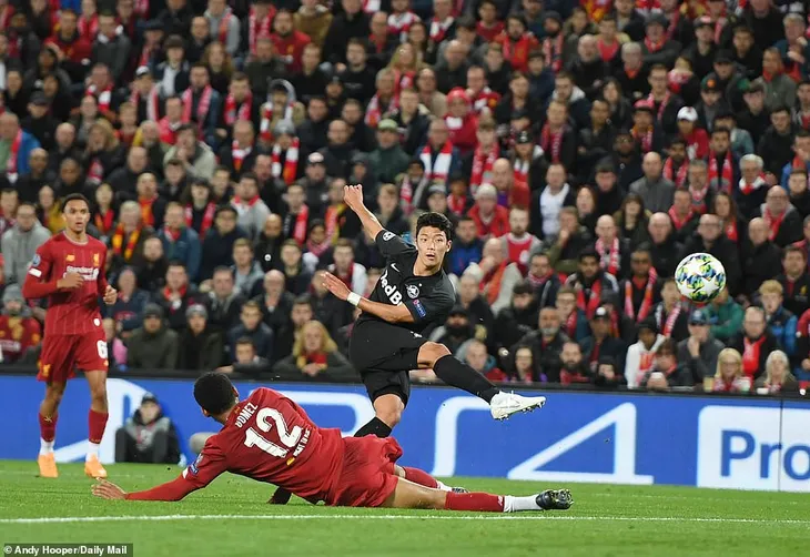 Liverpool 4-3 Salzburg: Salah lập cú đúp, chủ nhà thắng nghẹt thở! - Ảnh 2. Liverpool 4-3 Salzburg: Salah lập cú đúp, chủ nhà thắng nghẹt thở! - Ảnh 2.