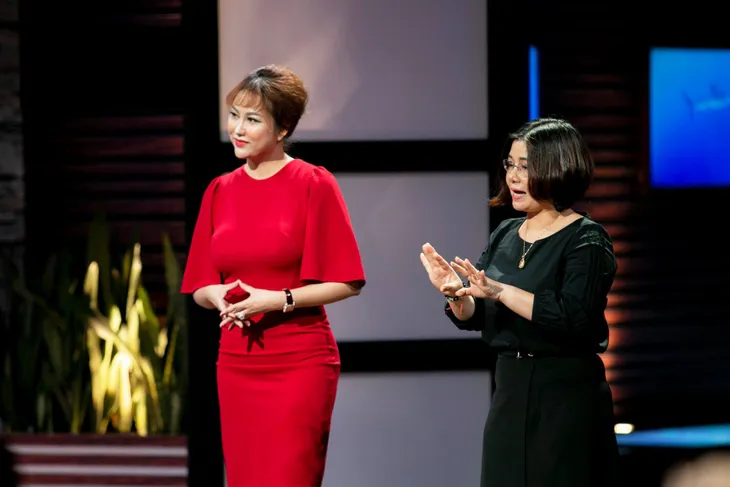 Đến Shark Tank làm cô giáo dạy tâm sinh lý, Phi Thanh Vân toát mồ hôi hột vì bị các Sharks quay - Ảnh 3. Đến Shark Tank làm cô giáo dạy tâm sinh lý, Phi Thanh Vân toát mồ hôi hột vì bị các Sharks quay - Ảnh 3.