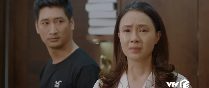 Hoa hồng trên ngực trái: Ngậm ngùi hy sinh hạnh phúc của bản thân, Khuê đồng ý ly hôn để lấy tiền cứu em trai - Ảnh 5. Hoa hồng trên ngực trái: Ngậm ngùi hy sinh hạnh phúc của bản thân, Khuê đồng ý ly hôn để lấy tiền cứu em trai - Ảnh 5.