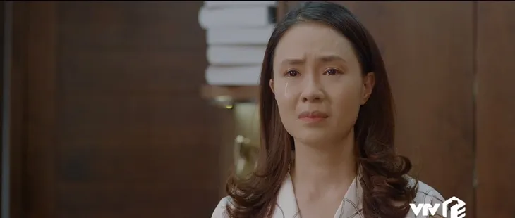 Hoa hồng trên ngực trái: Ngậm ngùi hy sinh hạnh phúc của bản thân, Khuê đồng ý ly hôn để lấy tiền cứu em trai - Ảnh 7. Hoa hồng trên ngực trái: Ngậm ngùi hy sinh hạnh phúc của bản thân, Khuê đồng ý ly hôn để lấy tiền cứu em trai - Ảnh 7.