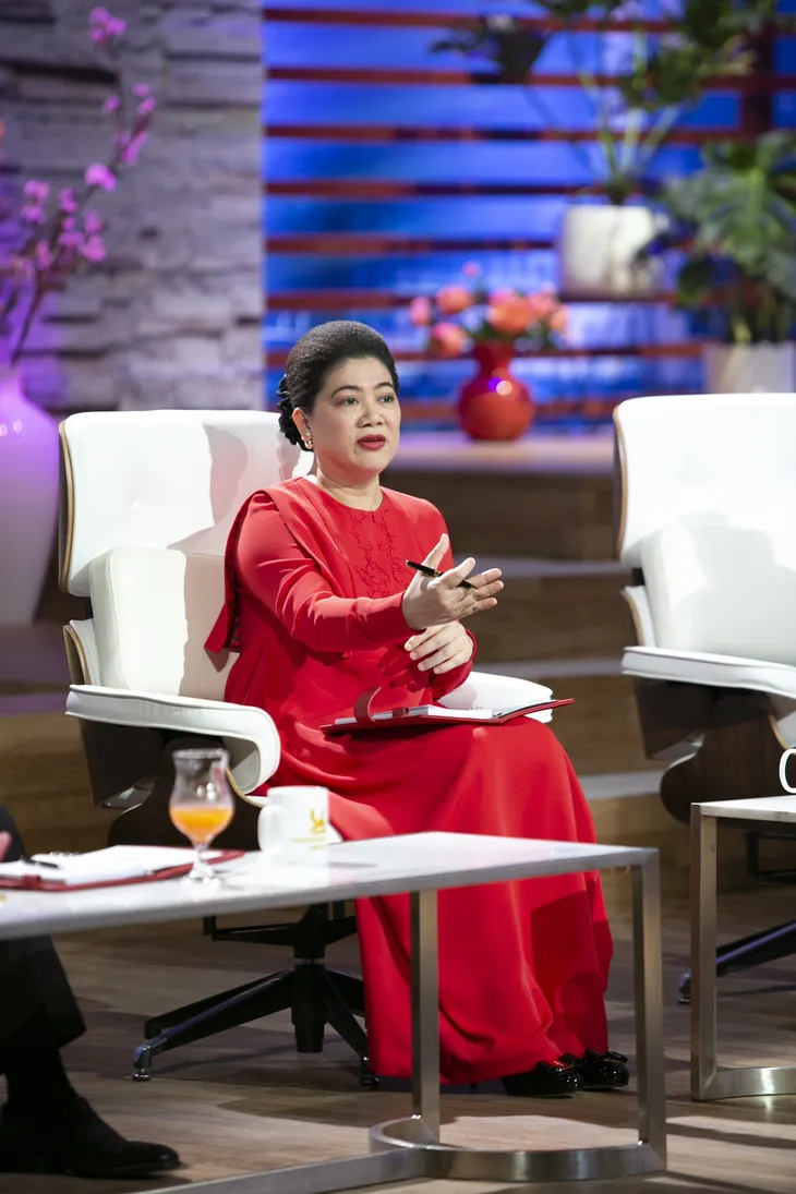 Shark Tank Việt Nam: Shark Liên rót 15 tỷ đồng cho startup máy ép kính điện thoại - Ảnh 4. Shark Tank Việt Nam: Shark Liên rót 15 tỷ đồng cho startup máy ép kính điện thoại - Ảnh 4.
