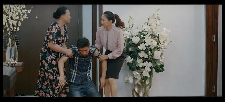 Hoa hồng trên ngực trái - Tập 25: Nhìn Thái say khướt vật vã, Khuê lại chạnh lòng - Ảnh 6. Hoa hồng trên ngực trái - Tập 25: Nhìn Thái say khướt vật vã, Khuê lại chạnh lòng - Ảnh 6.