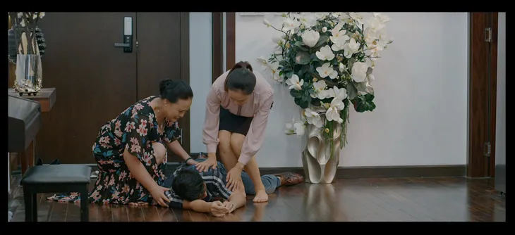 Hoa hồng trên ngực trái - Tập 25: Nhìn Thái say khướt vật vã, Khuê lại chạnh lòng - Ảnh 8. Hoa hồng trên ngực trái - Tập 25: Nhìn Thái say khướt vật vã, Khuê lại chạnh lòng - Ảnh 8.