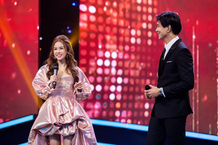Đảm nhận vai trò host 100 giây rực rỡ mùa 2, Sam bất ngờ được fan và dàn nghệ sĩ tổ chức sinh nhật - Ảnh 1. Đảm nhận vai trò host 100 giây rực rỡ mùa 2, Sam bất ngờ được fan và dàn nghệ sĩ tổ chức sinh nhật - Ảnh 1.