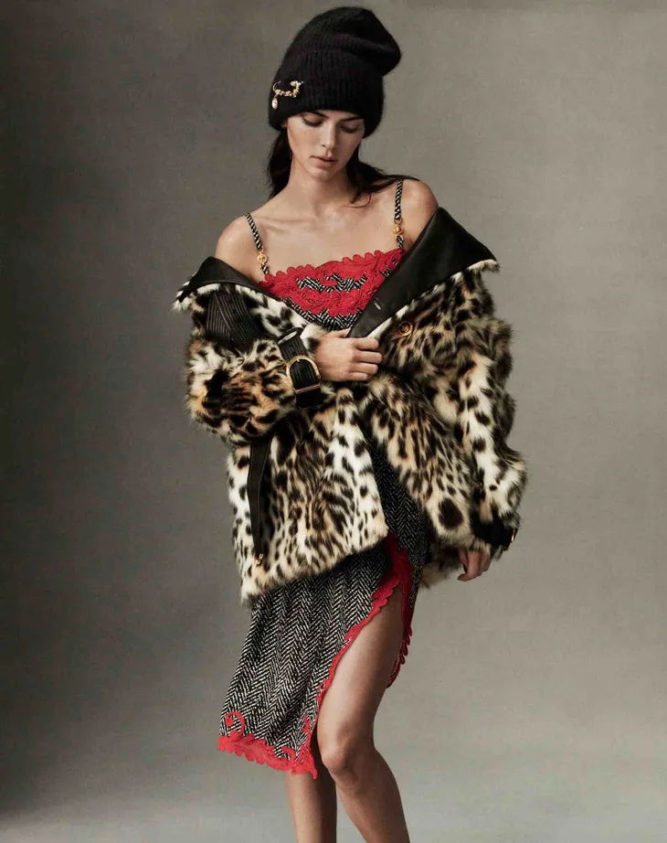 Kendall Jenner lạnh lùng trên Vogue tháng 11 - Ảnh 2. Kendall Jenner lạnh lùng trên Vogue tháng 11 - Ảnh 2.