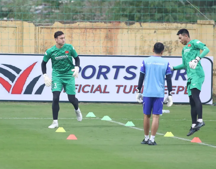 ĐT Việt Nam: Thủ môn Văn Lâm góp mặt trong buổi tập ngày 31/10 - Ảnh 4. ĐT Việt Nam: Thủ môn Văn Lâm góp mặt trong buổi tập ngày 31/10 - Ảnh 4.